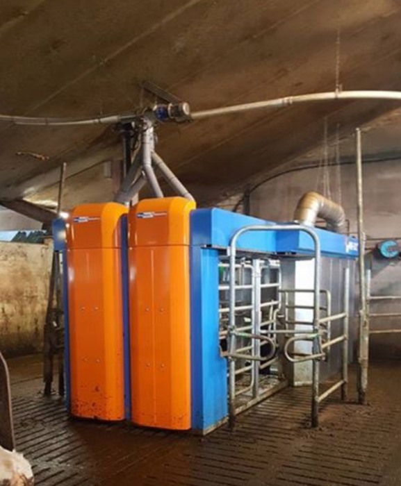 Robot de muls vaci BouMatic Gemini UP cu doua posturi [8]