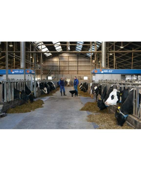 Robot de muls vaci BouMatic Gemini UP cu un post [17]