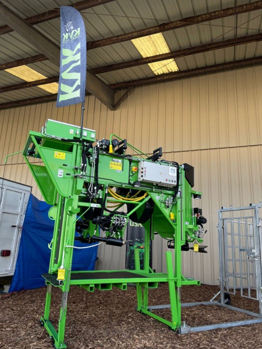 Stand trimaj ongloane vaci, model KVK 800-1, Heavy-Duty, complet automatizat [19]