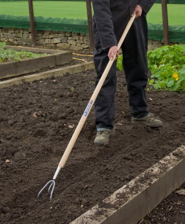 Cultivator cu 3 dinti otel carbon, coada lemn, Spear & Jackson Neverbend Carbon [1]