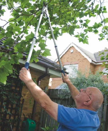 Foarfeca crengi tip nicovala cu lama otel carbon C50, manere telescopice, Spear & Jackson Razorsharp Advantage [1]