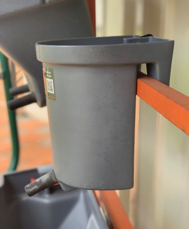 Galeata cu tetina pentru alaptarea viteilor, Milk Bar, 3l cu suport de prindere, capac si carlig de blocare [5]