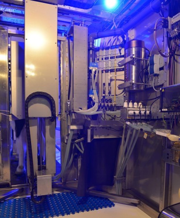 Robot de muls vaci BouMatic Gemini UP cu un post [7]