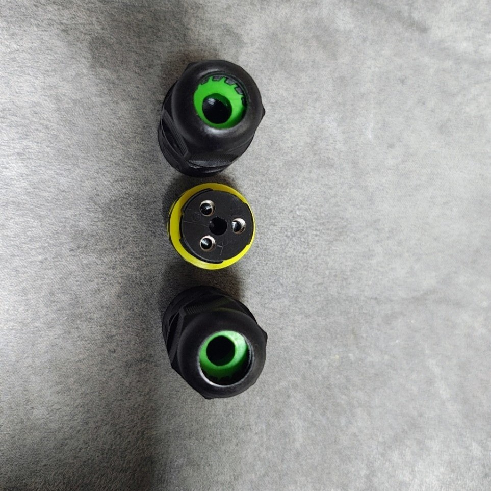 Conector electric IP68 3 poli pentru instalații exterioare [8]