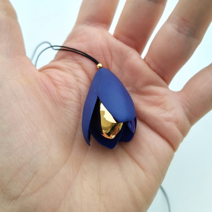 Blue magnolia pendant [2]