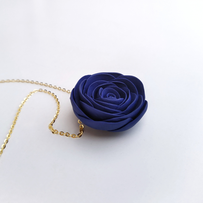 Blue porcelain flower necklace [2]