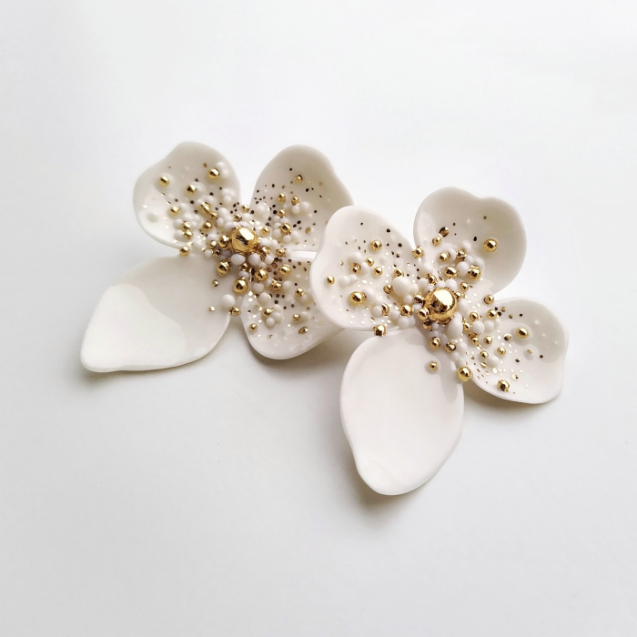 Four petals white flower porcelain earrings - Daniela Catoi [3]