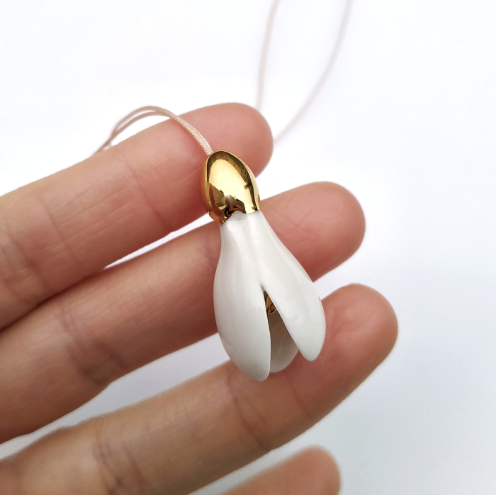 White-gold porcelain snowdrops pendant - Daniela Catoi [2]