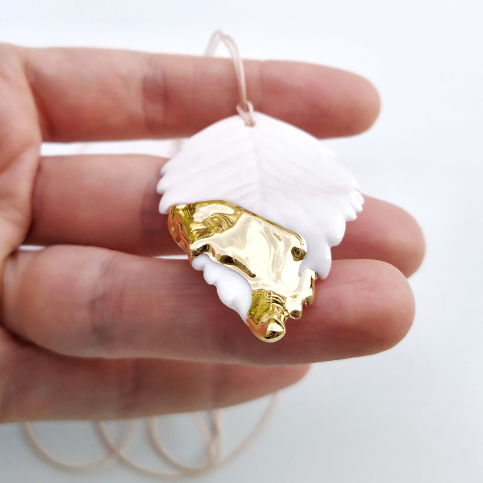White leaf porcelain pendant - Daniela Cățoi [2]