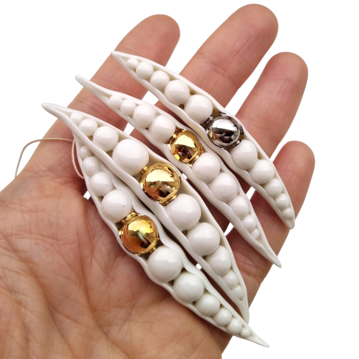 White porcelain pod pendant - Daniela Cățoi [2]