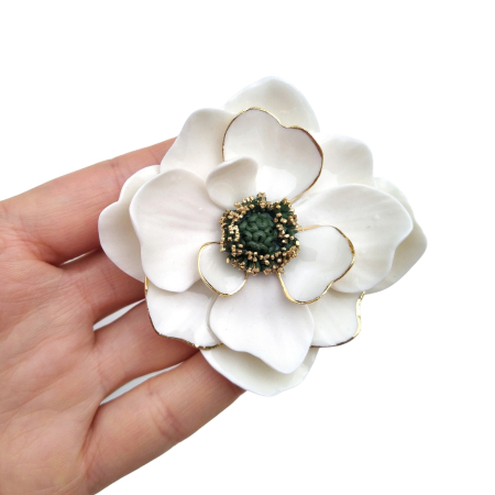 Flora in Porcelain - White anemone brooch