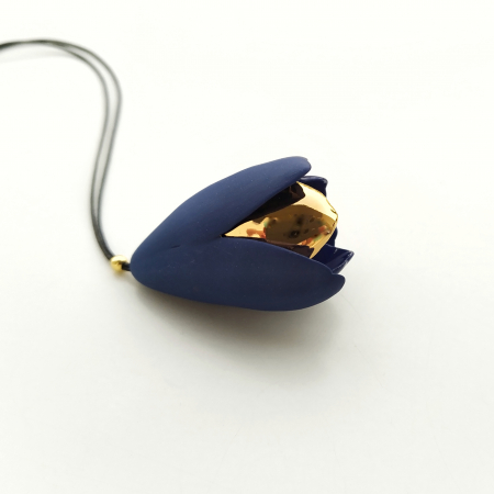 Necklaces - Blue magnolia pendant