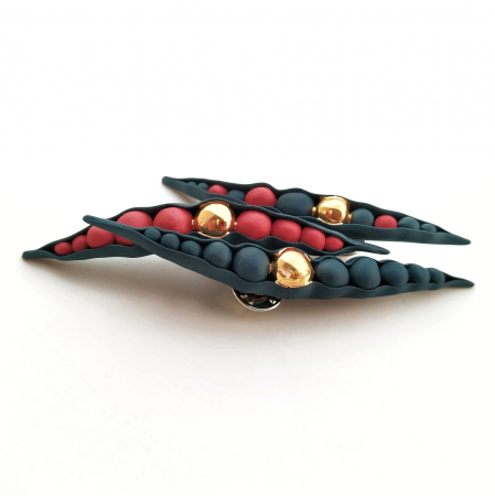 Green porcelain pod brooch - Daniela Cățoi [1]