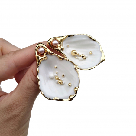 Nature's Hidden Beauties - Oyster earrings with pearl - Daniela Cățoi