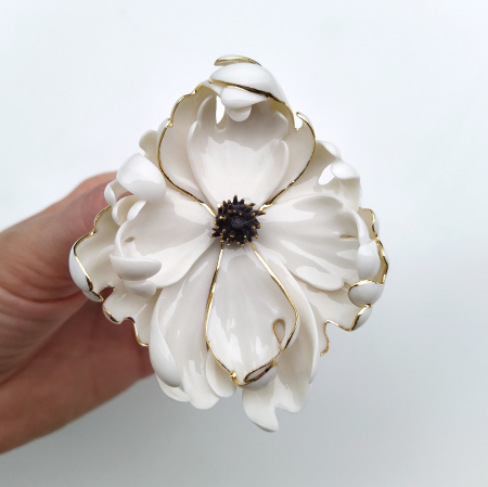 Flora in Porcelain - Wild anemone porcelain brooch II