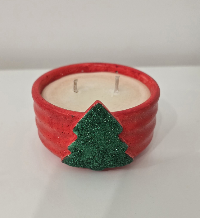 Lumanare parfumata Craciun, vas ciment rosu cu decor bradut verde [3]