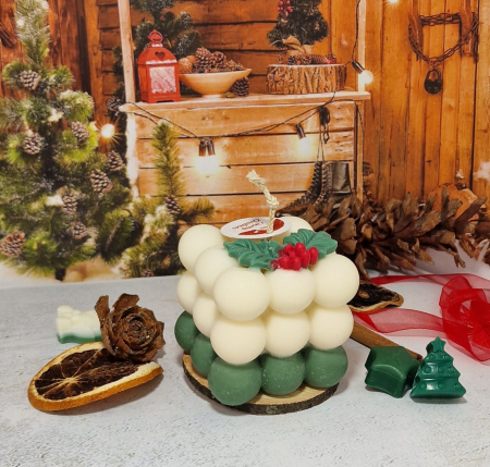 Lumanari Craciun - Lumanare parfumata cub cu decor Craciun, alb-verde