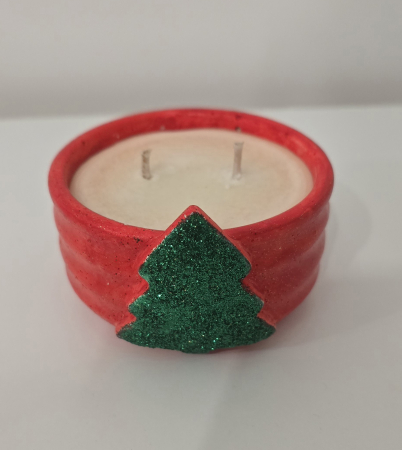 Lumanare parfumata Craciun, vas ciment rosu cu decor bradut verde [5]