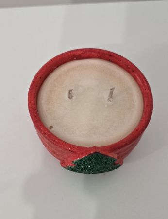 Lumanare parfumata Craciun, vas ciment rosu cu decor bradut verde [4]