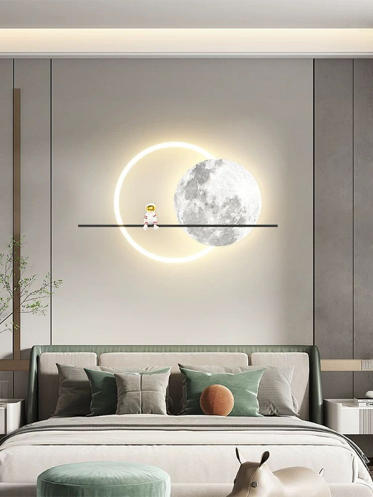 Aplica de perete metalică aurie model 2557 cu astronaut și lună, cerc luminos 50 cm [1]