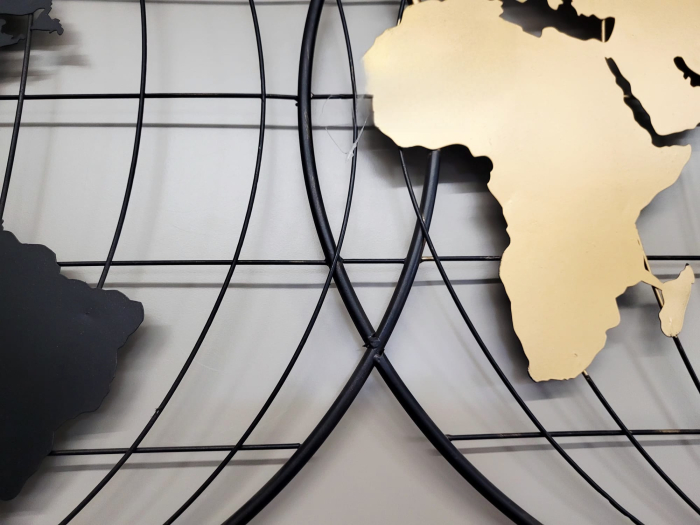Decor de Perete Hartă a Lumii Geometrică, Metal Negru & Auriu, Stil Modern, 110×60 cm [3]