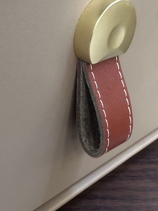 Noptieră rotativă 2608 din lemn masiv și piele ecologică bej/maro, dreptunghiulară, 50 cm [5]