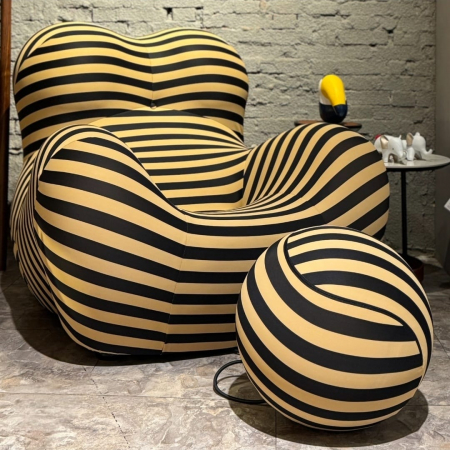 MOBILIER - Fotoliu modern ZW073-032 cu bilă suport pentru picioare, maro cu dungi negre