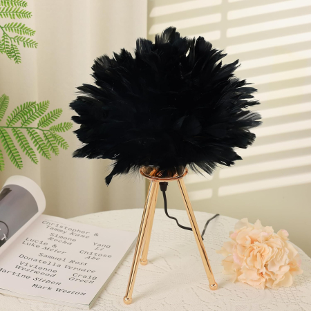 VEIOZE SI LAMPADARE - Veioză ZL19289 cu abajur din pene și suport auriu trepied, Ø40×H55 cm