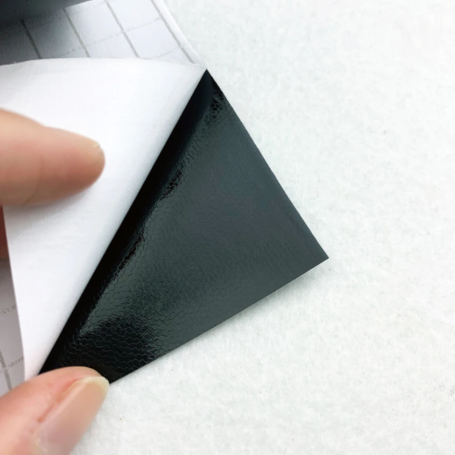 Folie auto pentru colantare integrala, Termoplastica, cu tehnologie "BUBBLE FREE", culoare Negru, finisaj Lucios, dimensiune 3,0m x 1,52m [2]