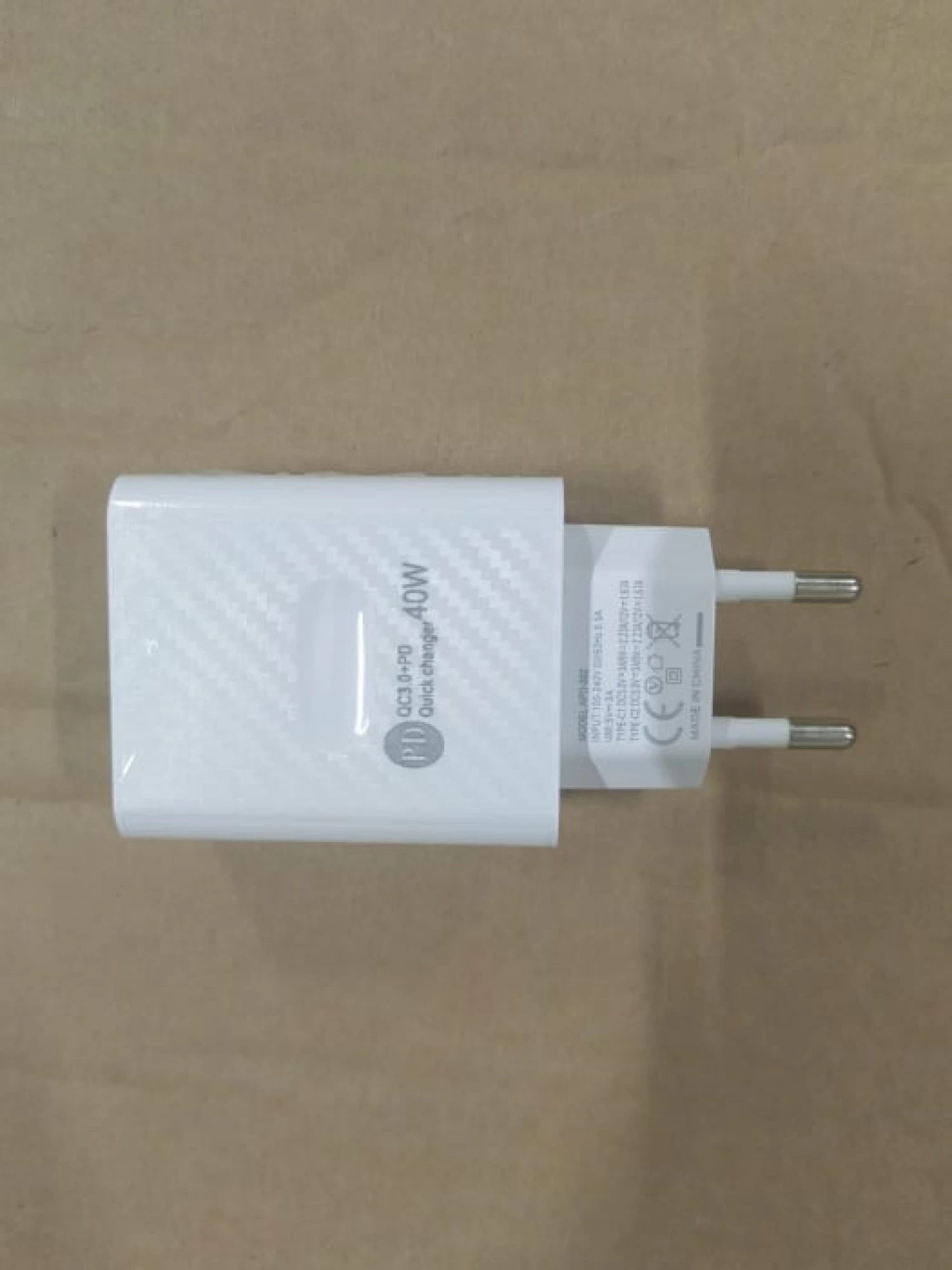 Accesorii Telefoane - https://www.deals21.ro/continut/produse/489/1500/incarcator-retea-pd80-40w-2x-type-c-1x-usb-alb-fast-charge-compact-universal_3341.webp