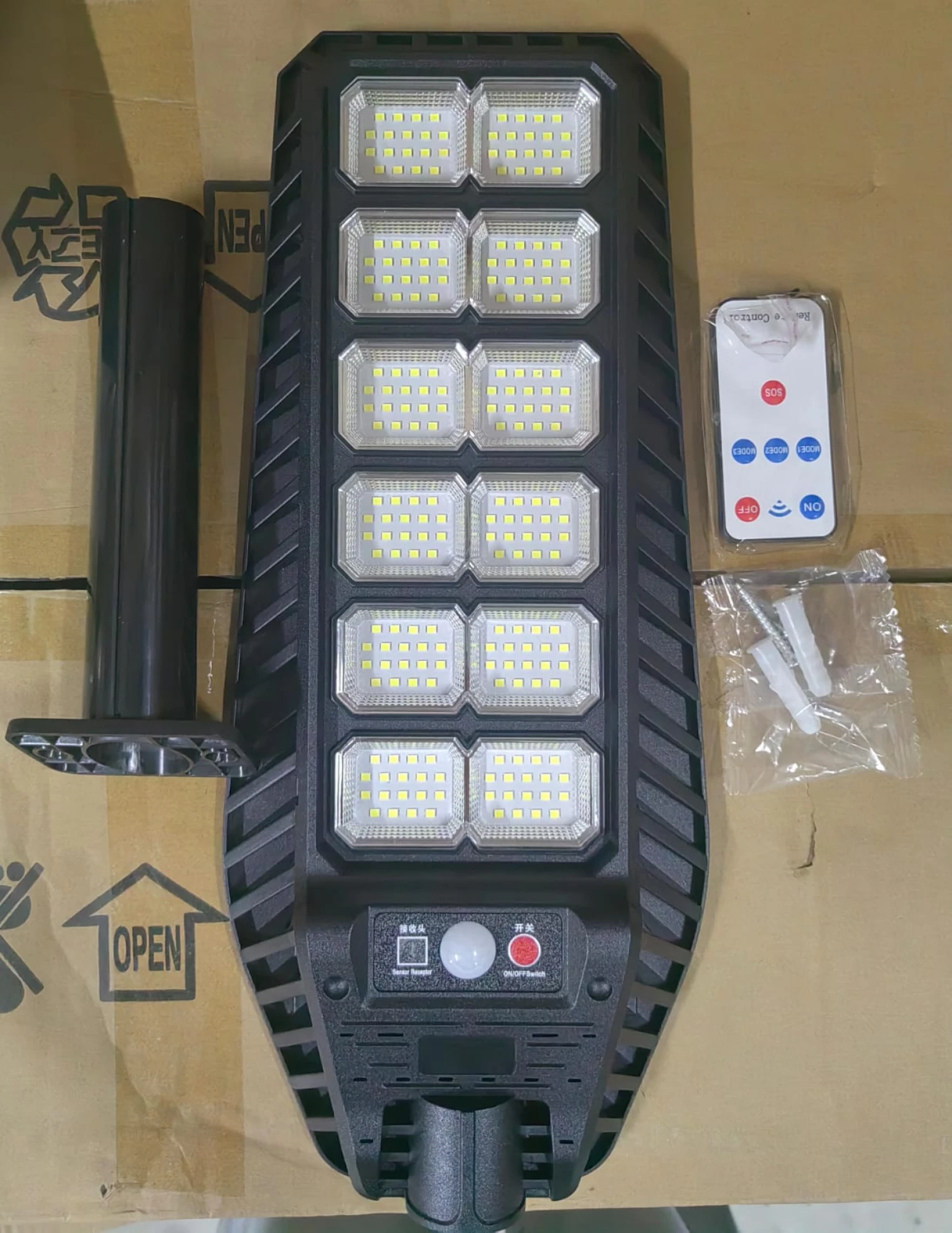 https://www.deals21.ro/continut/produse/455/1500/lampa-solara-stradala-1000w-ip67-320-led-uri-smd-5730-6500k-senzor-de-miscare-3-moduri-iluminare-telecomanda-aluminiu-plastic-rezistenta-la-apa-si-praf_3099.webp [13]