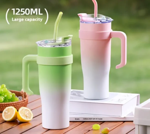 Cană Izolată Portabilă 1,2L din Oțel Inoxidabil 304, Capacitate Mare cu Pai Inclus, Menține Băuturile Calde sau Reci, Design Durabil și Practic pentru Utilizare Zilnică [3]