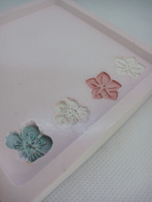 Set decorativ  alb/roz cu flori imprimate. [21]
