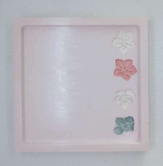 Set decorativ  alb/roz cu flori imprimate. [16]
