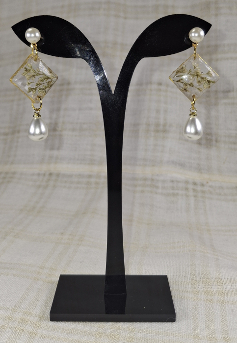 Cercei  din rasina cu floricele naturale albe. [5]