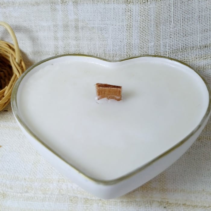 Farfurie albă + lumânare din ceară de soia în formă de inimă [11]