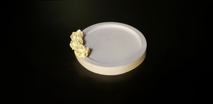 Suport rotund decorat cu flori din ceramica handmade [2]