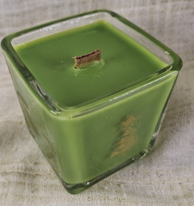 https://www.decobazar.eu/lumanari-in-recipient-din-sticla/lumanare-craciun-parfumata-de-ceara-de-soia-in-sticla-pictat-manual.html [2]