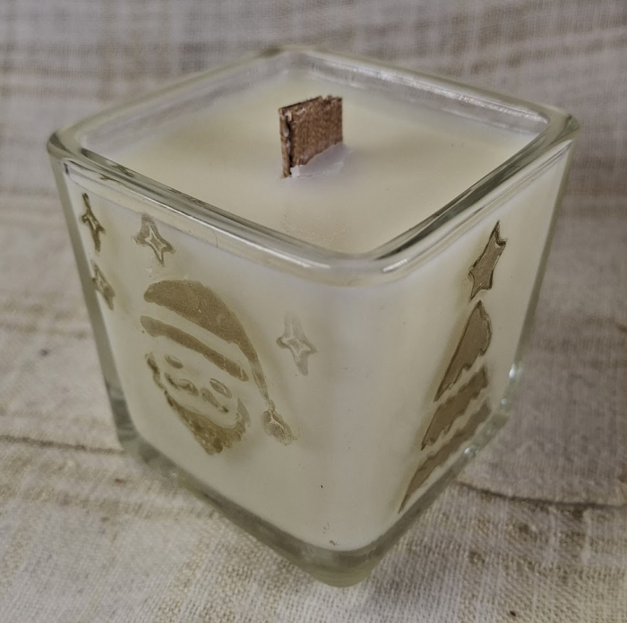 https://www.decobazar.eu/lumanari-in-recipient-din-sticla/lumanare-craciun-parfumata-de-ceara-de-soia-in-sticla-pictat-manual.html [4]