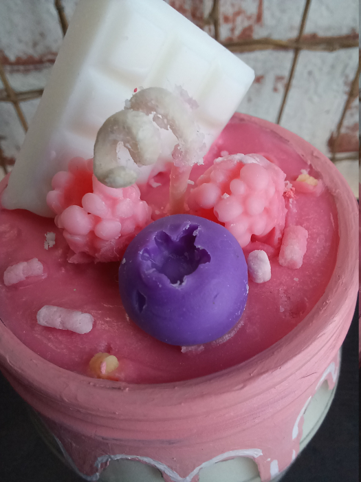 Lumanare parfumata, " Cupcake Roz ", in pahar de sticla vintage. [4]