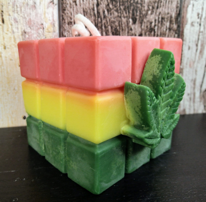 Lumanare parfumata " Rasta  Rubik cub ", in trei culori. [3]