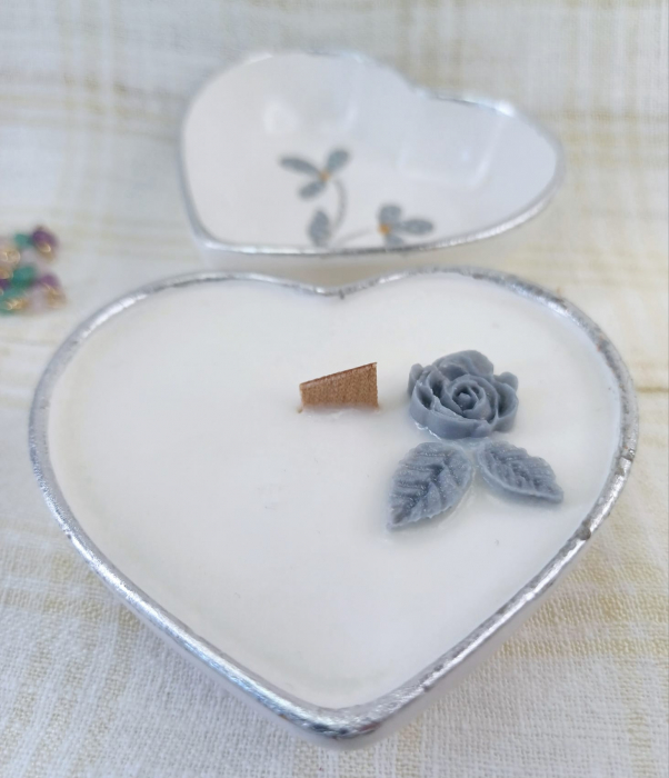 Set decorativ - lumanare parfumata in vas inimioara plus vas inimioara decor. [7]