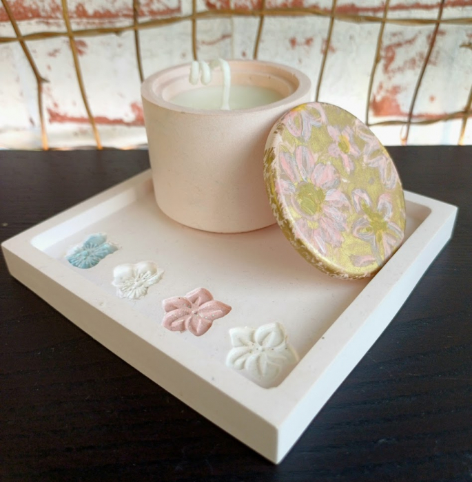 Set decorativ  alb/roz cu flori imprimate. [5]