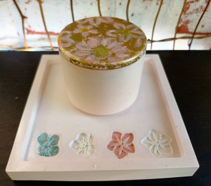 Set decorativ  alb/roz cu flori imprimate. [25]