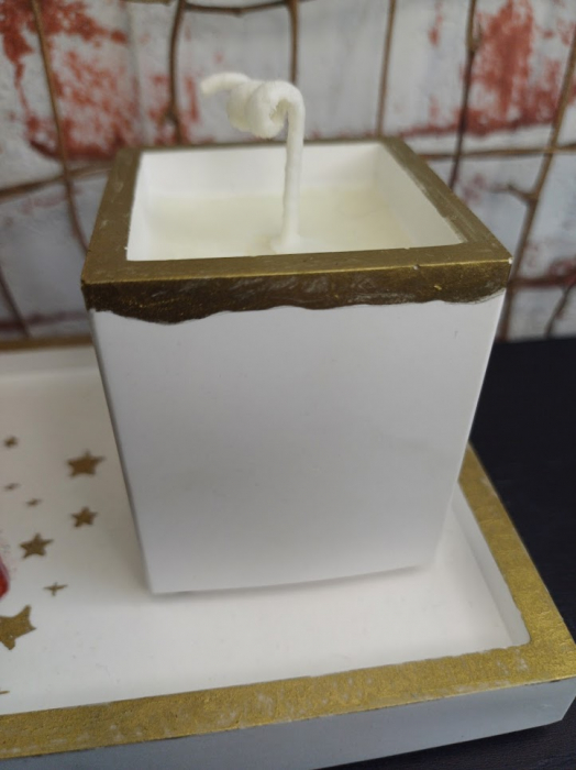 Set decorativ  Craciun - lumanare din ceara de soia si suport dreptungiular din ceramica alb auriu [15]