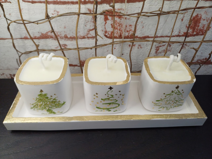 Set decorativ - trei lumanari din ceara de soia turnate in pahare de ceramica plus suport dreptunghiular din ceramica. [15]