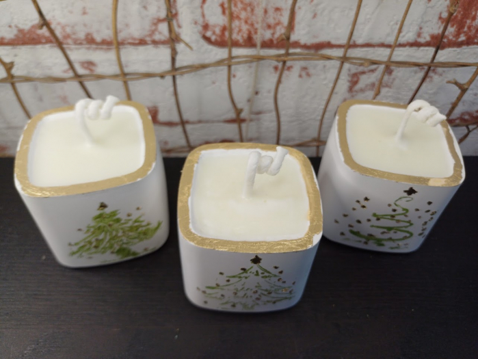 Set decorativ - trei lumanari din ceara de soia turnate in pahare de ceramica plus suport dreptunghiular din ceramica. [9]