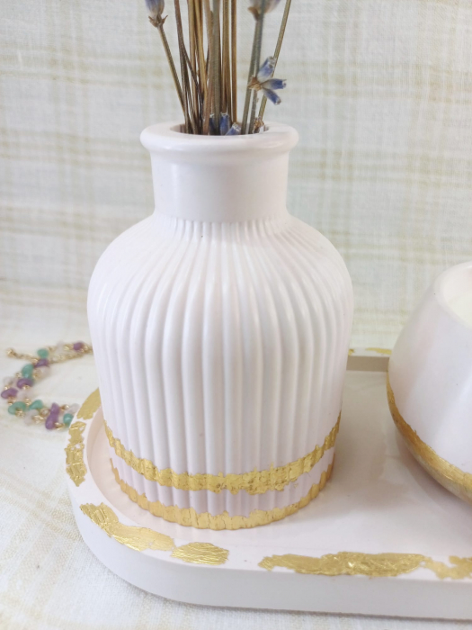 Set decorativ - lumanare in bol, vaza si suport oval, roz cu accente aurii. [4]