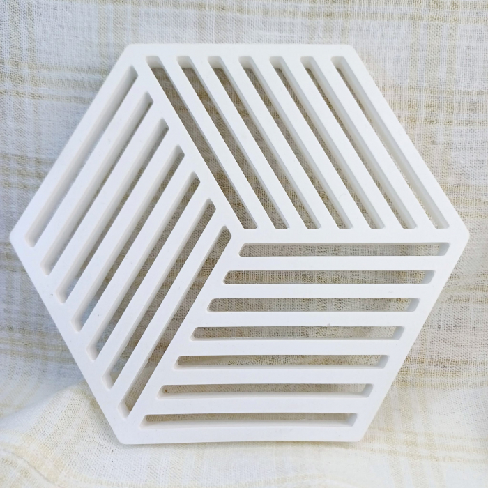 Set decorativ  format dintr-un vas circular din ceramica cu trei flori din ceara placut parfumata si un coaster hexagonal [5]