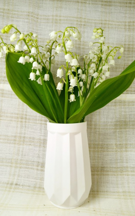 Vază albă ceramică + lumânare de ceară de soia albastru deschis [4]